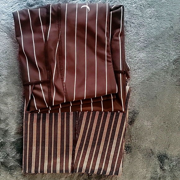 Zyia *** lot of 2*** both size 8-10 * capri leggings* gently used still EC - Picture 4 of 4